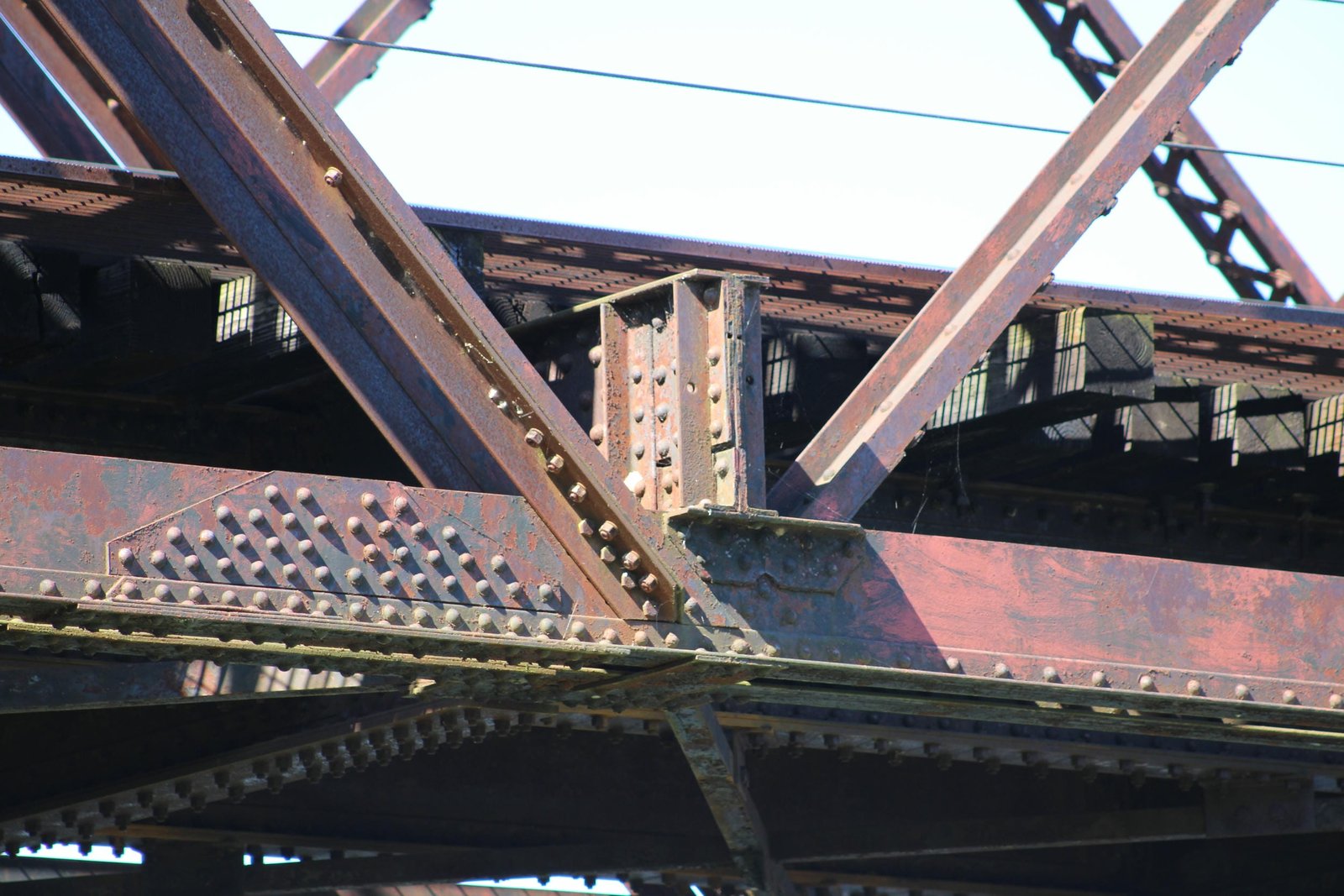 Lower connection